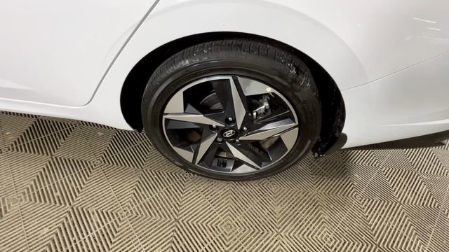 Certified 2023 Hyundai Elantra Limited w/ Winter Weather Package FWD image 15
