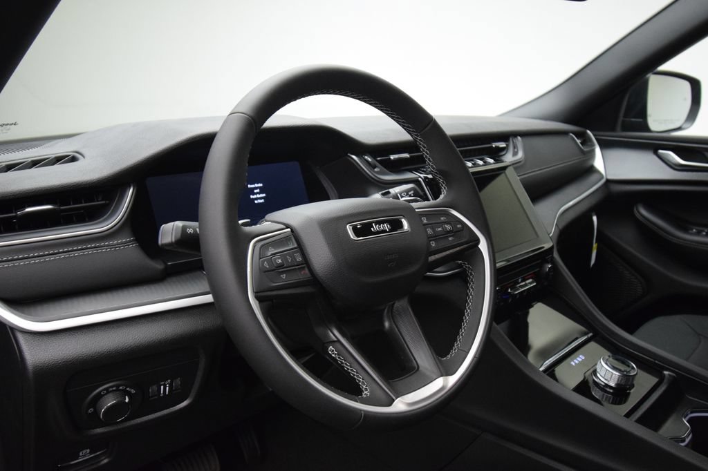 New 2026 Jeep Grand Cherokee L Laredo AWD/4WD image 30
