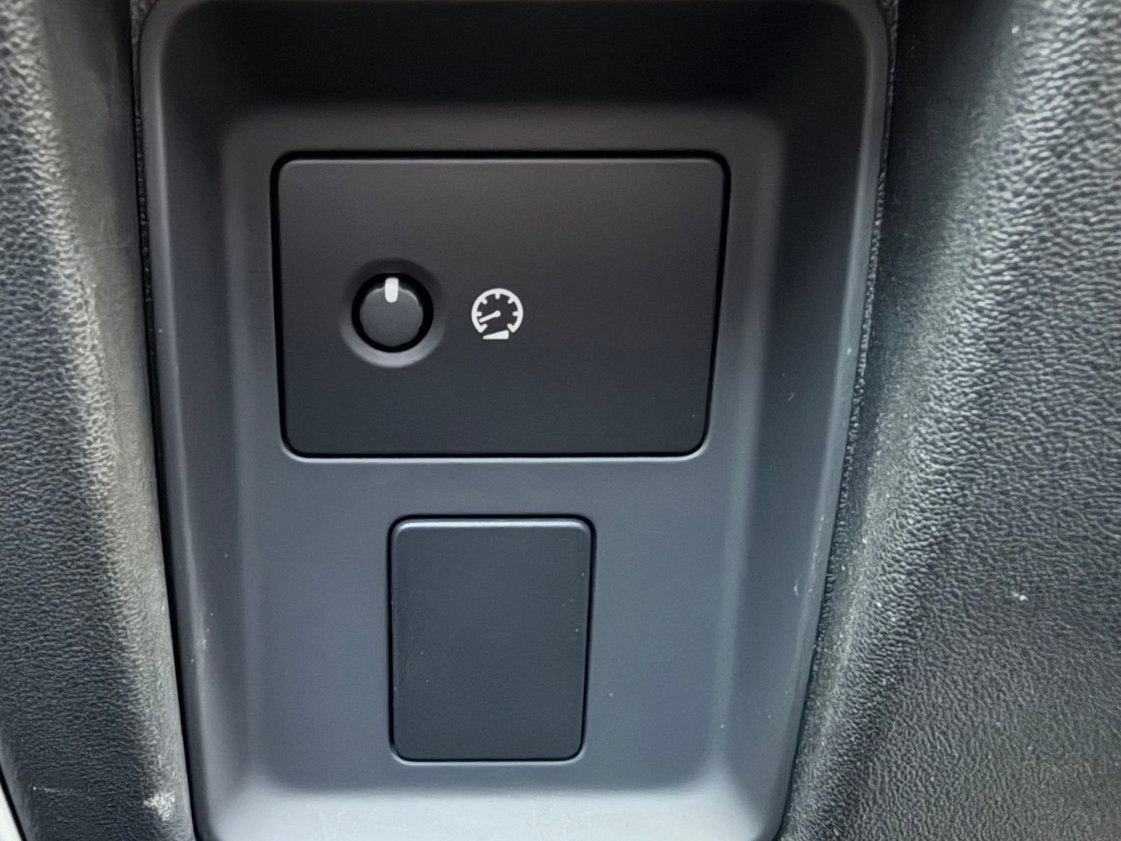 Used 2023 Land Rover Defender 130 S image 22