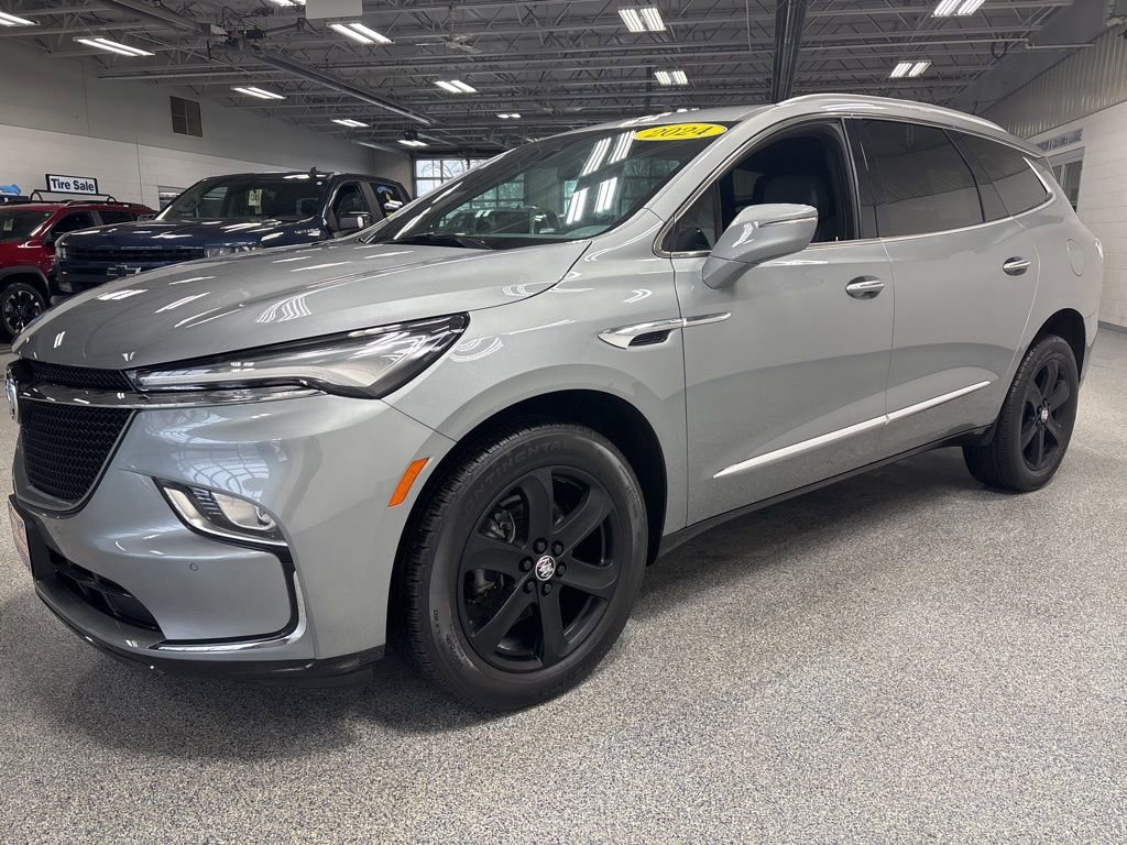 Used 2024 Buick Enclave Essence w/ Sport Touring Edition image 3