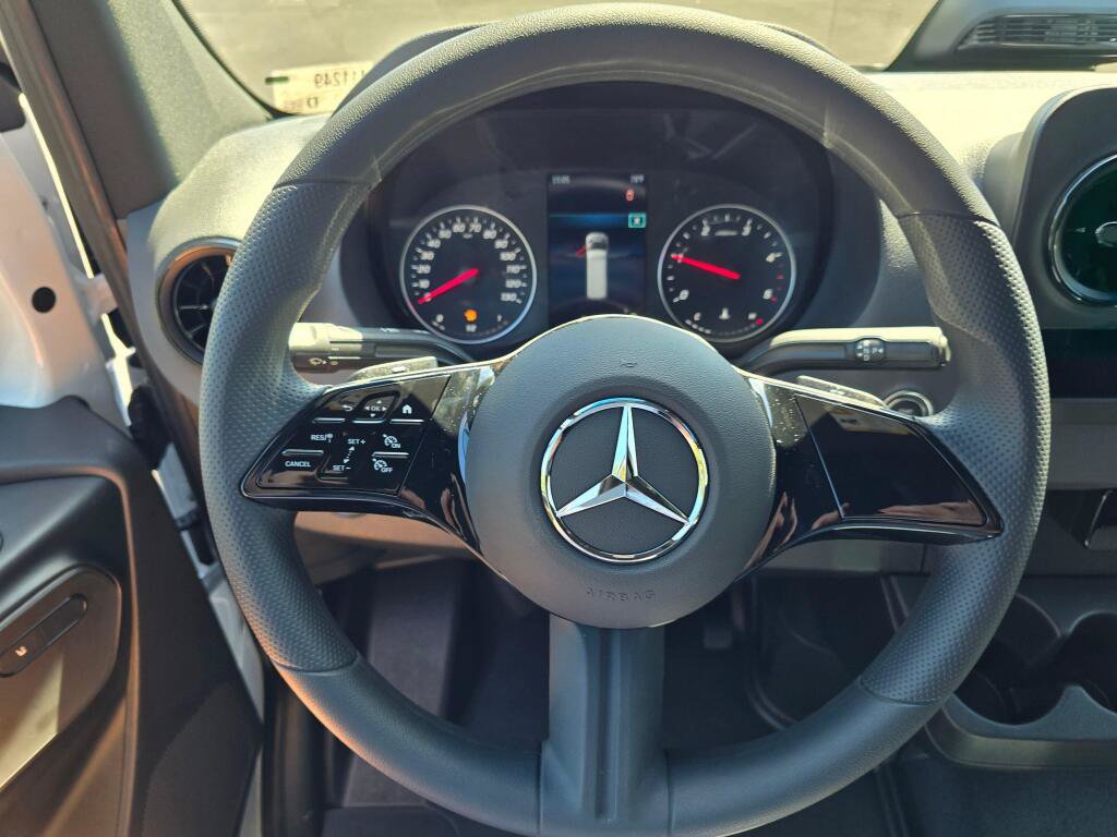 New 2025 Mercedes-Benz eSprinter 170 Cargo image 33