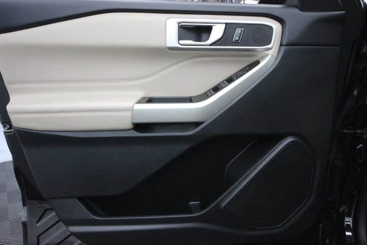 Used 2022 Ford Explorer XLT w/ Equipment Group 202A image 11