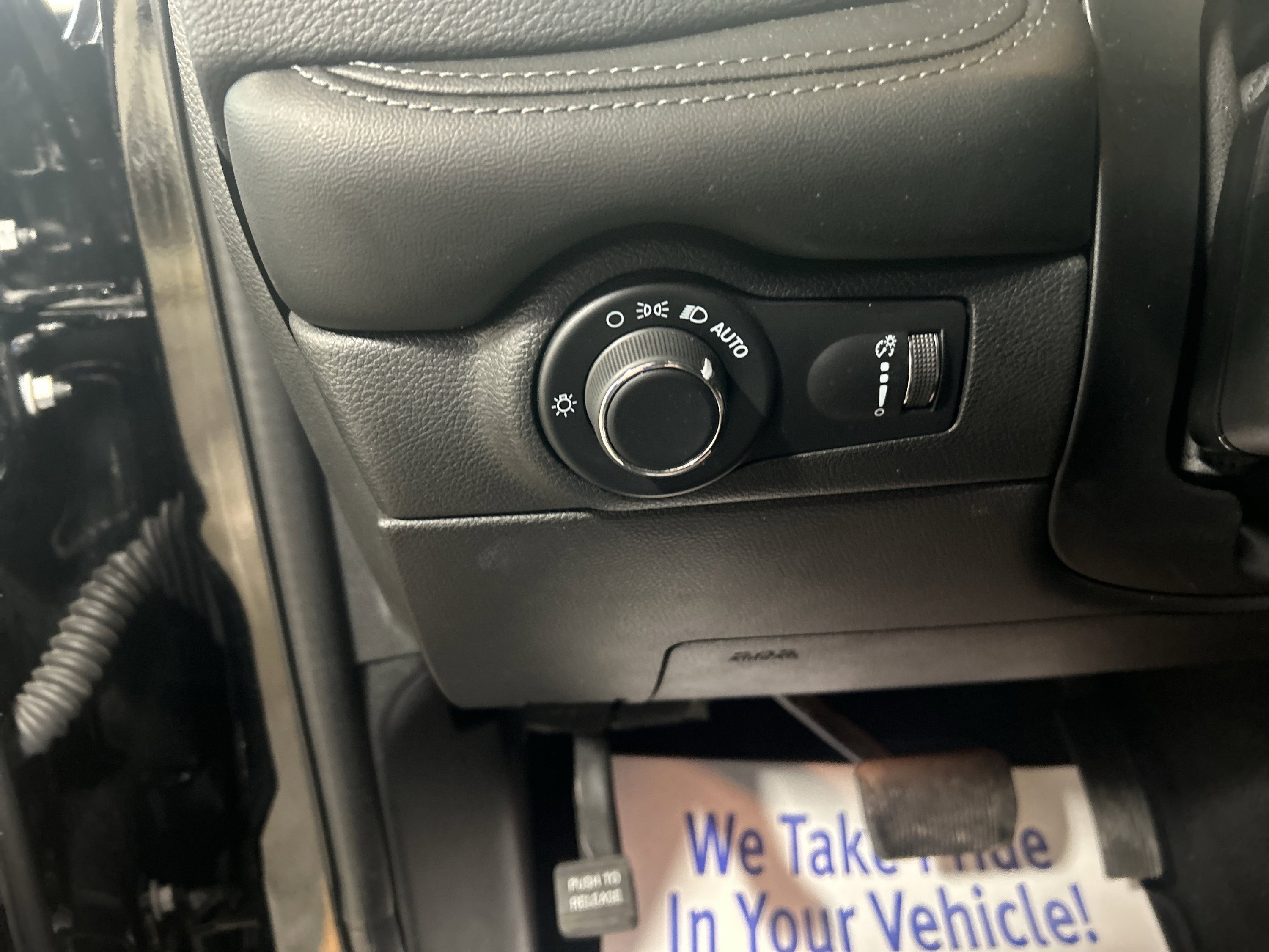 Used 2024 Dodge Durango SXT image 15