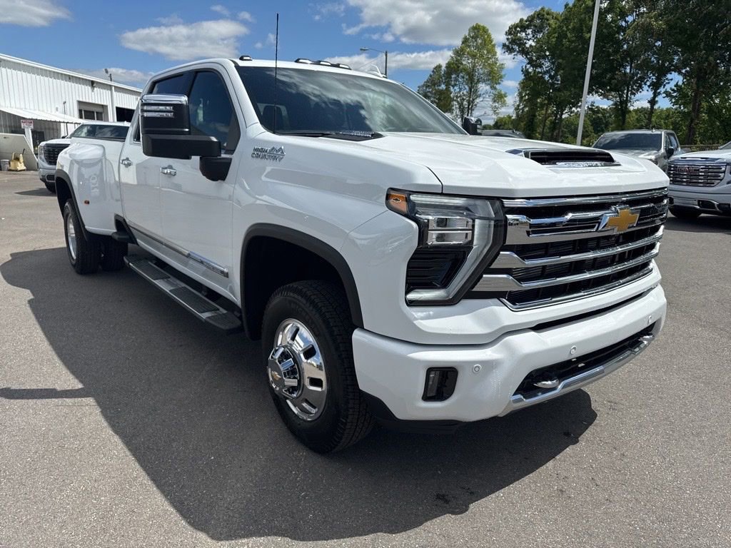 New 2026 Chevrolet Silverado 3500 High Country w/ Technology Package AWD/4WD image 7