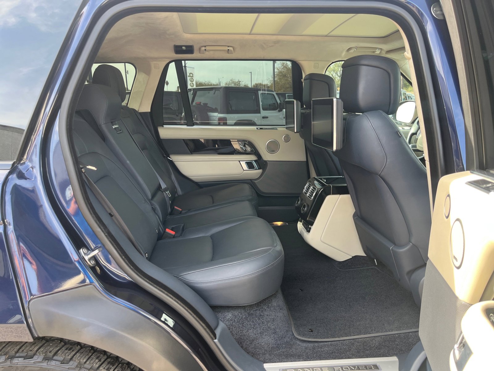 Used 2018 Land Rover Range Rover Long Wheelbase Supercharged image 18