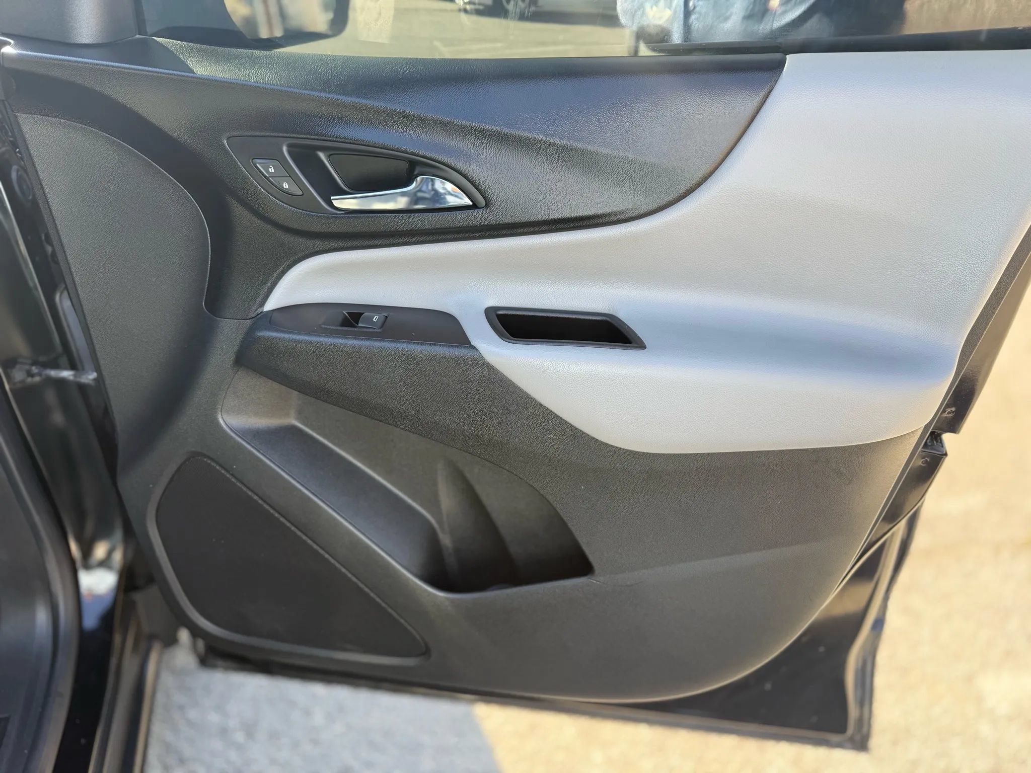 Used 2022 Chevrolet Equinox LS w/ LS Convenience Package FWD image 24