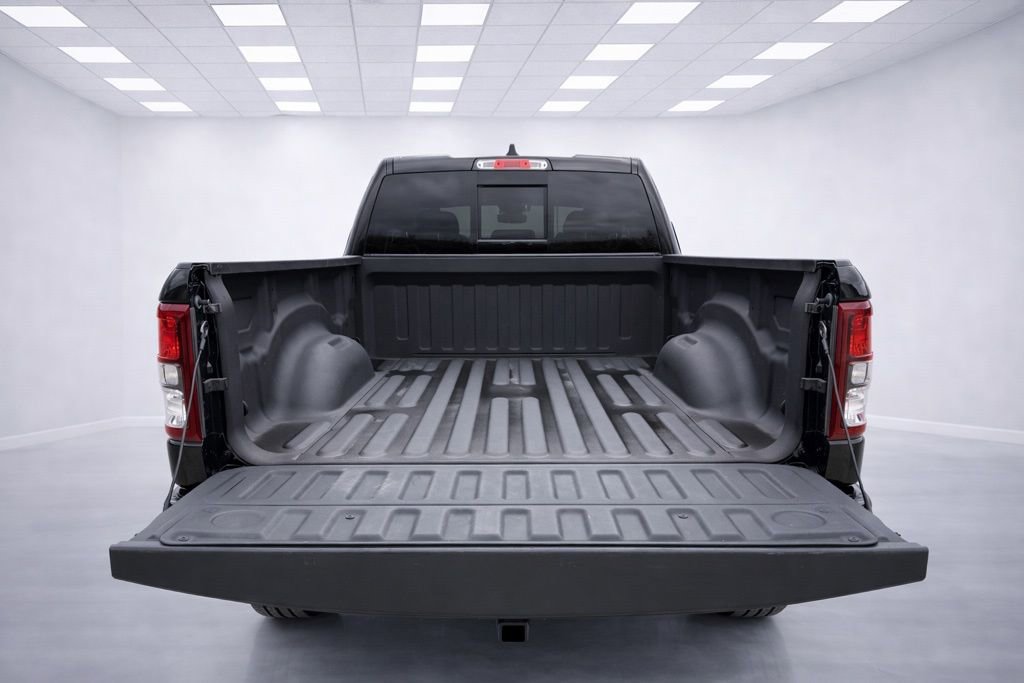 Used 2022 RAM 1500 Big Horn w/ Night Edition AWD/4WD image 7
