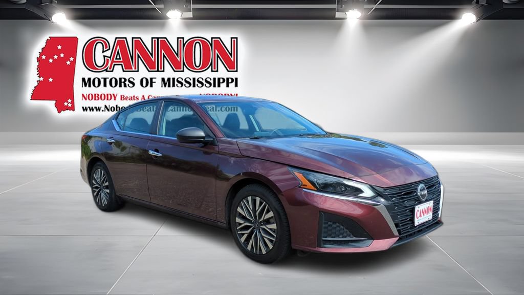 Used 2024 Nissan Altima 2.5 SV FWD image 3
