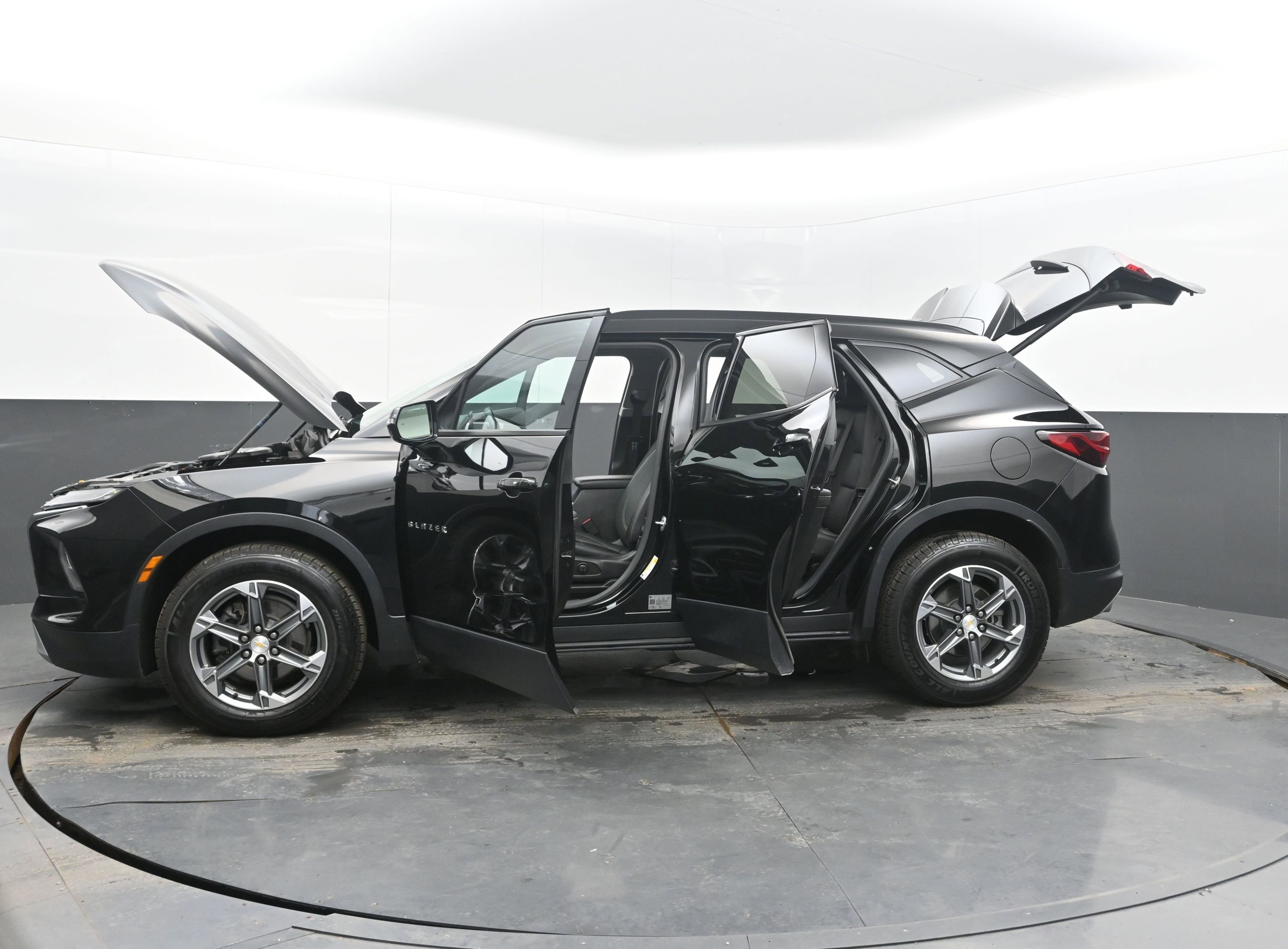 Used 2023 Chevrolet Blazer LT image 38