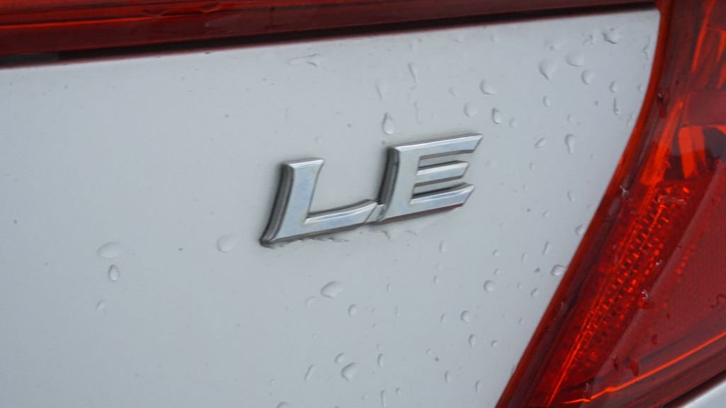 Used 2013 Toyota Camry LE image 18