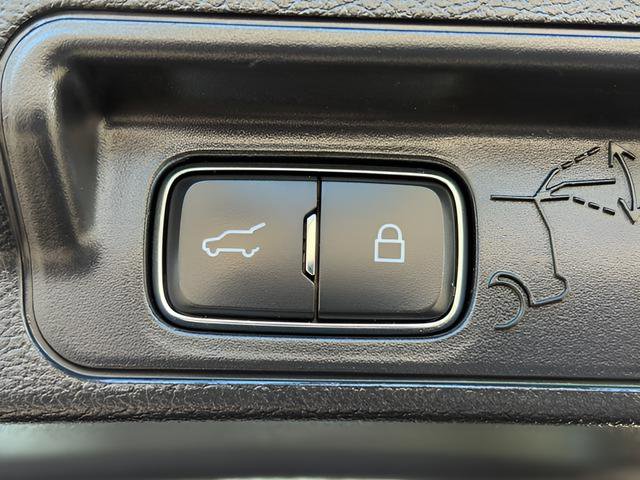 Used 2021 Ford Explorer XLT AWD/4WD image 26