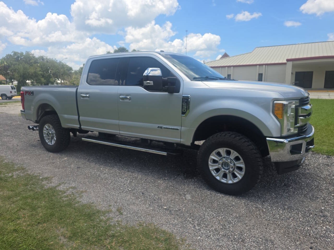 Used 2017 Ford F250 XLT w/ XLT Premium Package AWD/4WD image 7