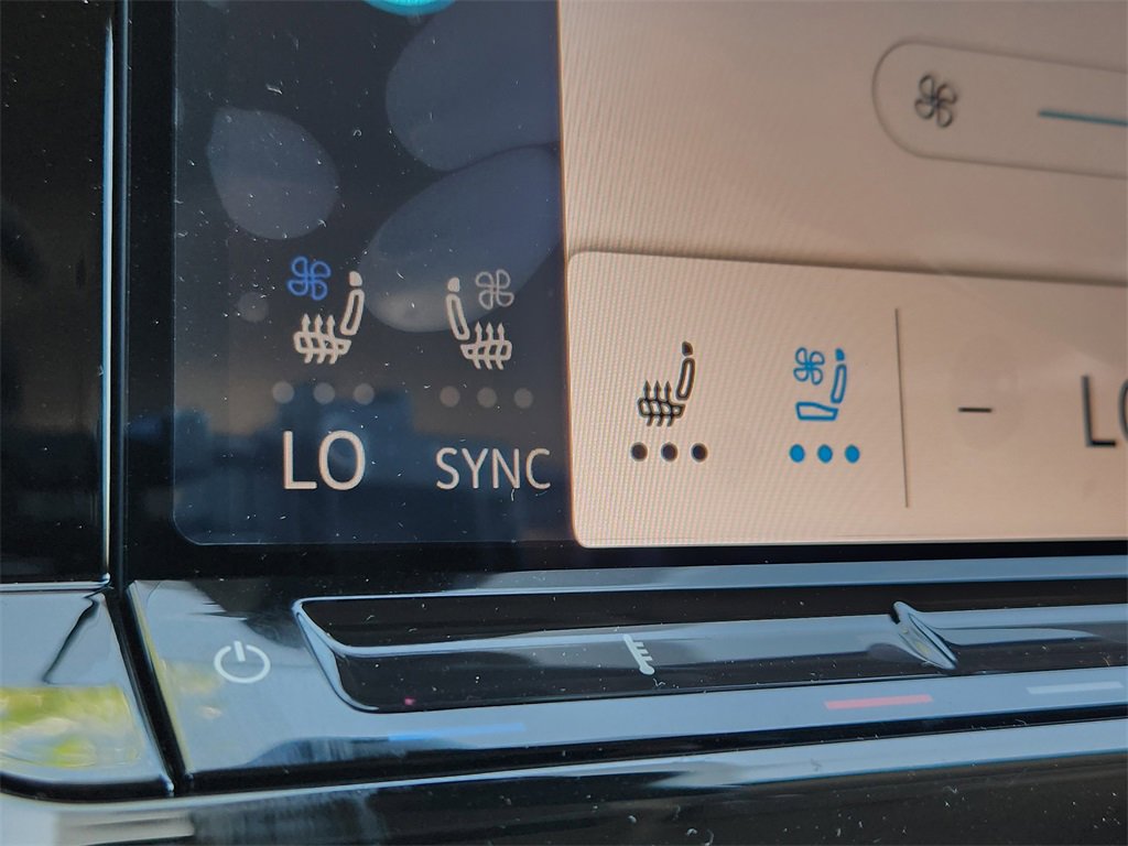 New 2025 Volkswagen Atlas Peak Edition SE image 13