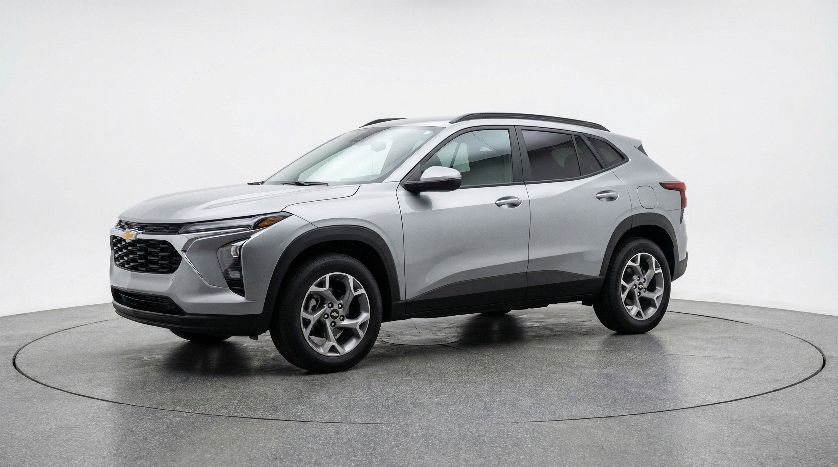 Used 2025 Chevrolet Trax LT FWD image 3
