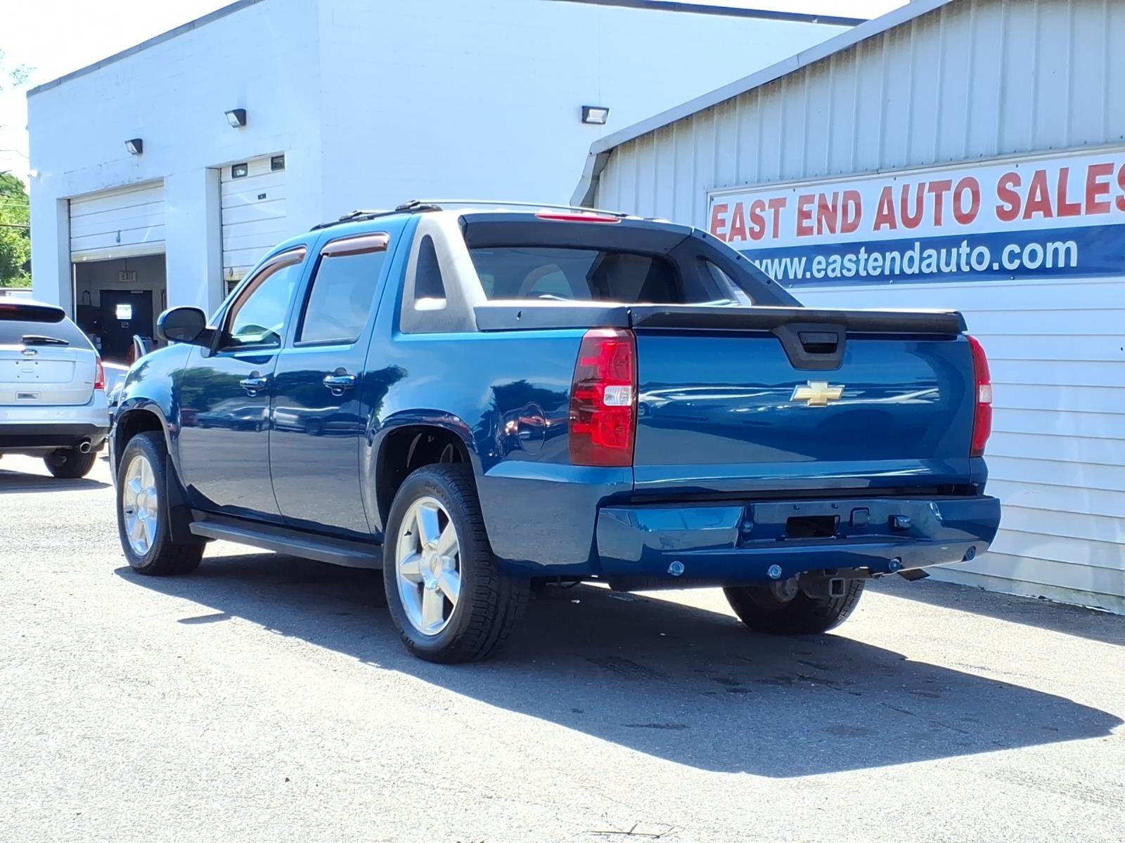 Used 2007 Chevrolet Avalanche LTZ w/ LTZ Preferred Equipment Group AWD/4WD image 3