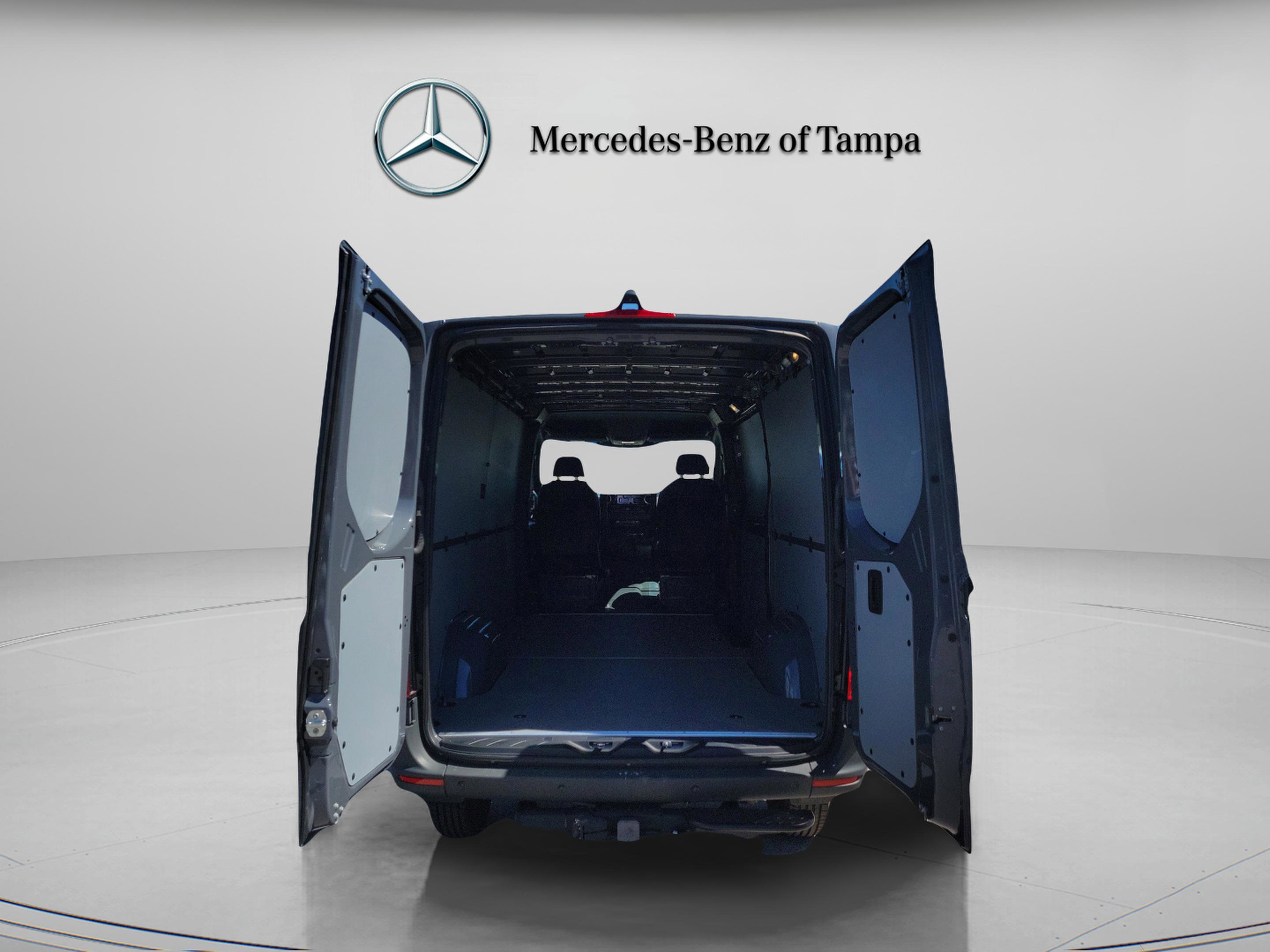 Used 2025 Mercedes-Benz Sprinter 2500 image 32