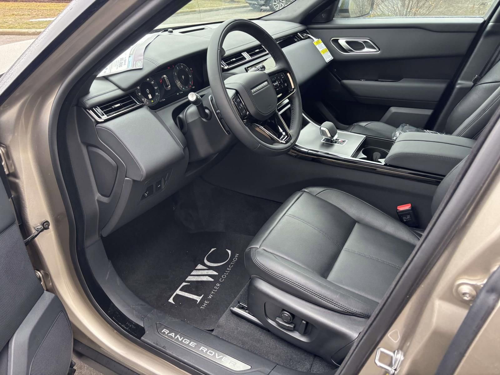 New 2026 Land Rover Range Rover Velar Dynamic SE image 9