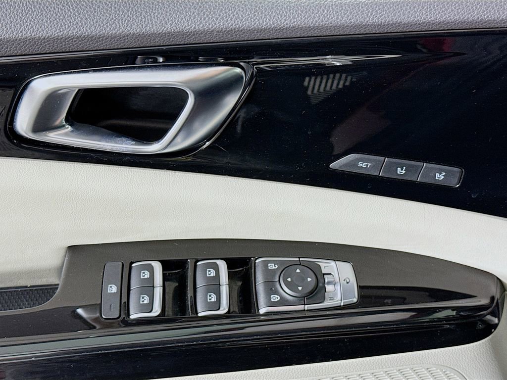 Used 2024 Kia Carnival SX Prestige image 25