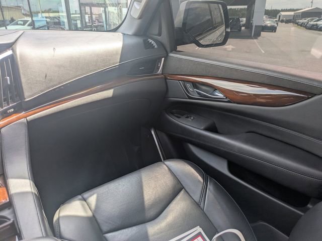 Used 2020 Cadillac Escalade Luxury image 15