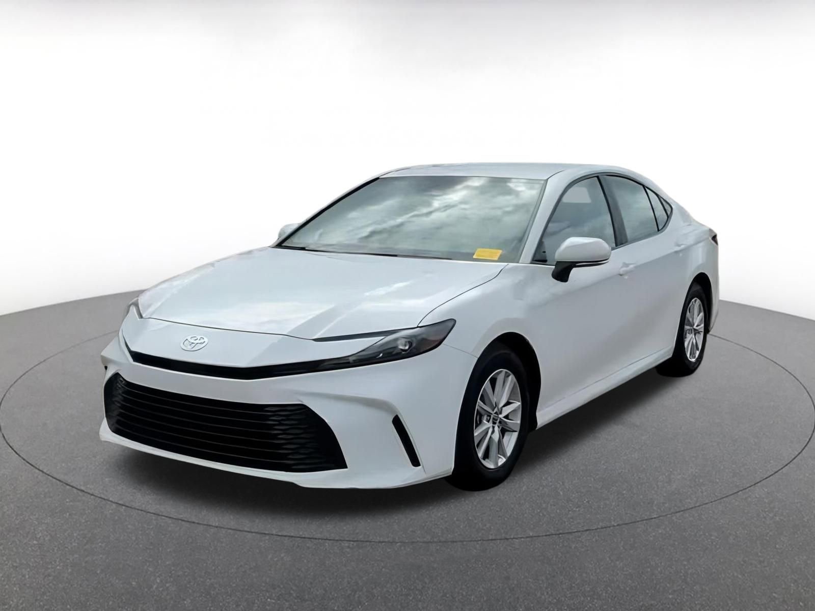 Used 2025 Toyota Camry LE image 7