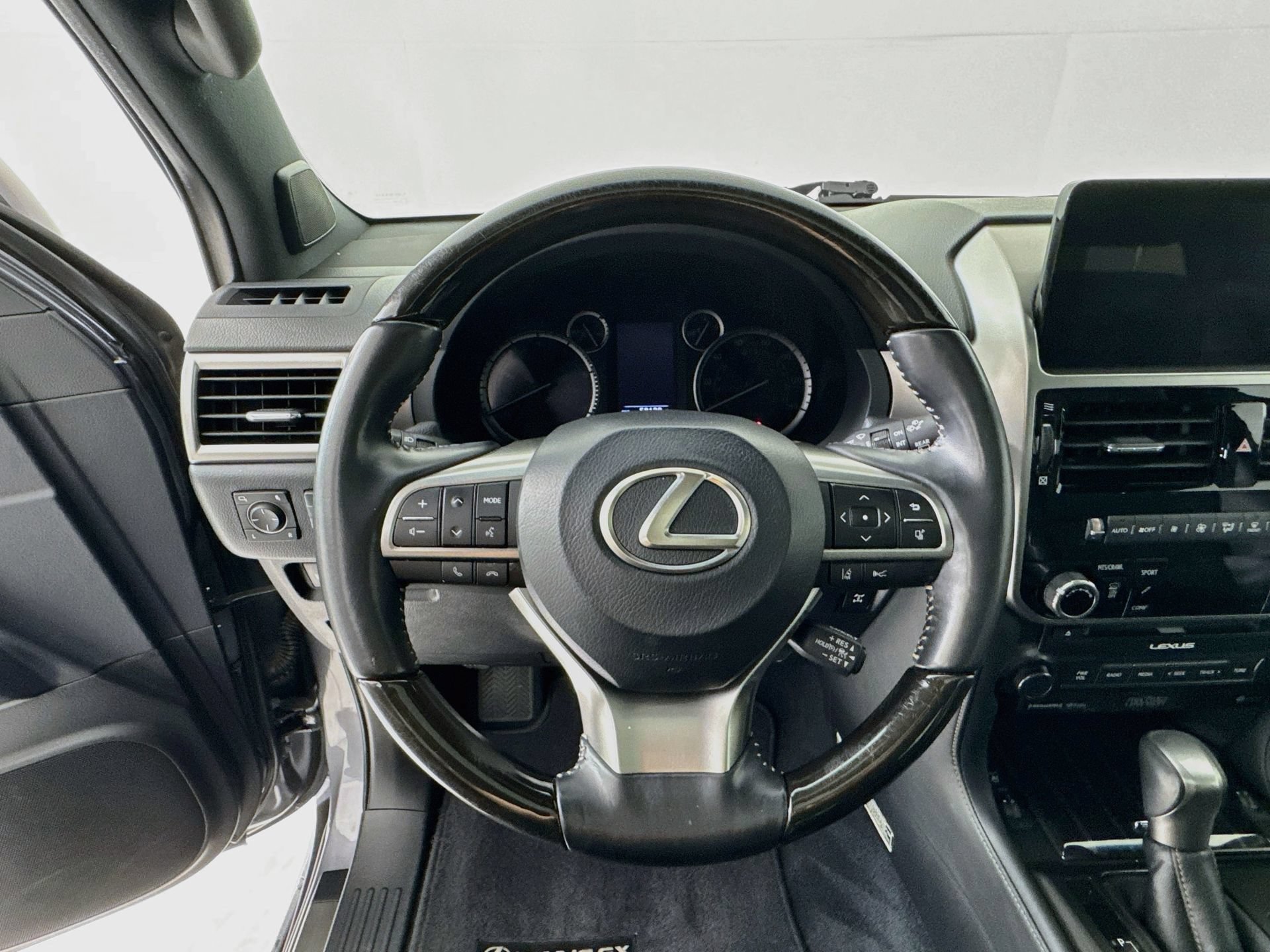 Used 2022 Lexus GX 460 Luxury w/ Off Road Package AWD/4WD image 12
