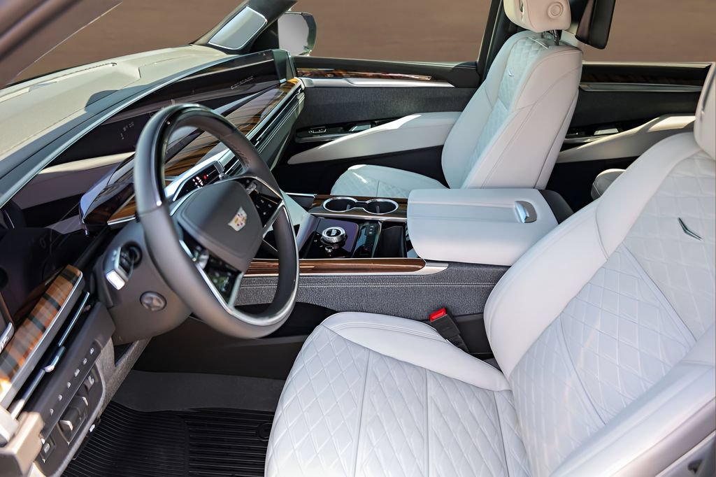Certified 2026 Cadillac Escalade ESV Platinum Sport w/ LPO, ONYX Package AWD/4WD image 9