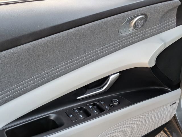 Used 2025 Hyundai Elantra Limited image 9