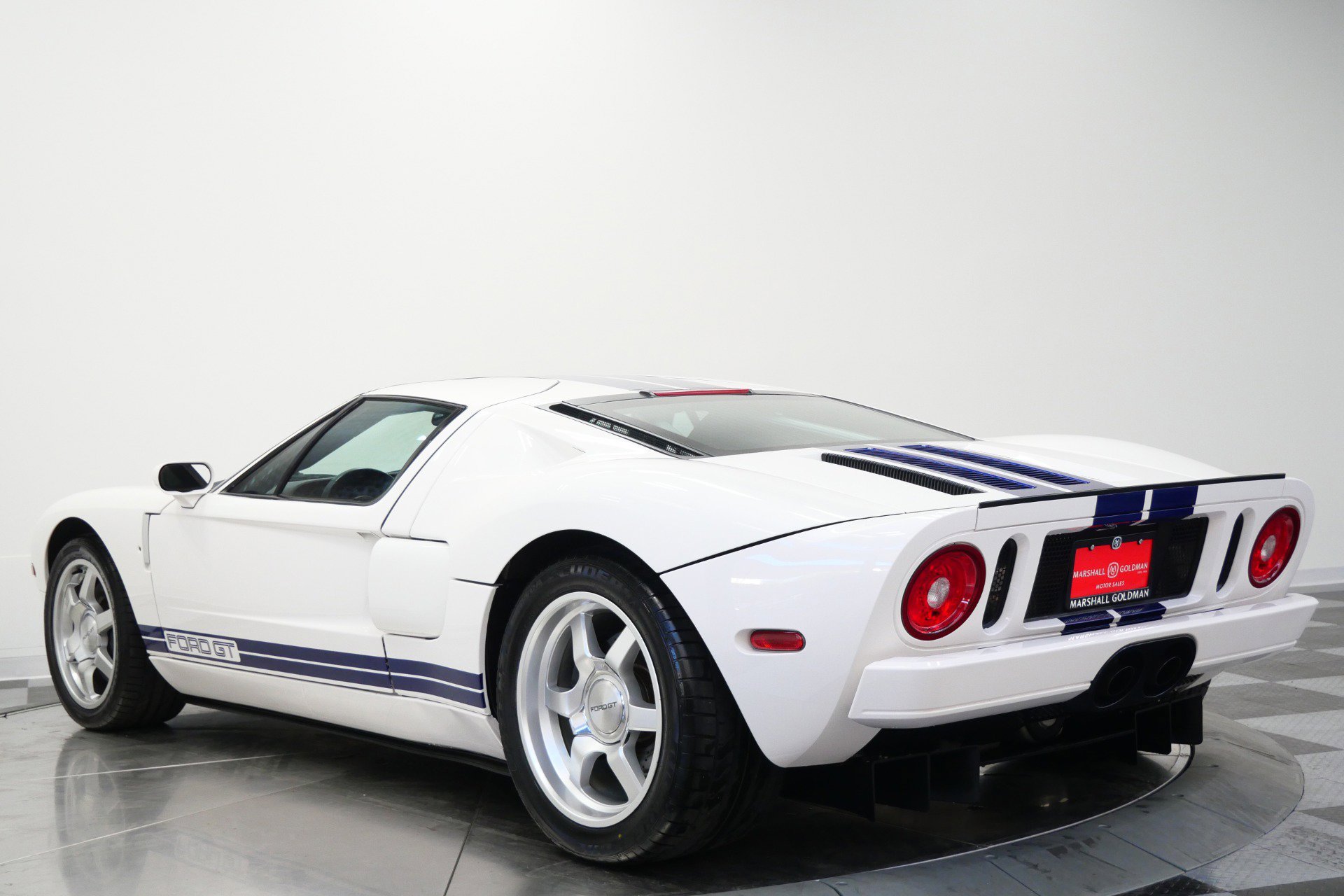 Used 2005 Ford GT RWD image 7