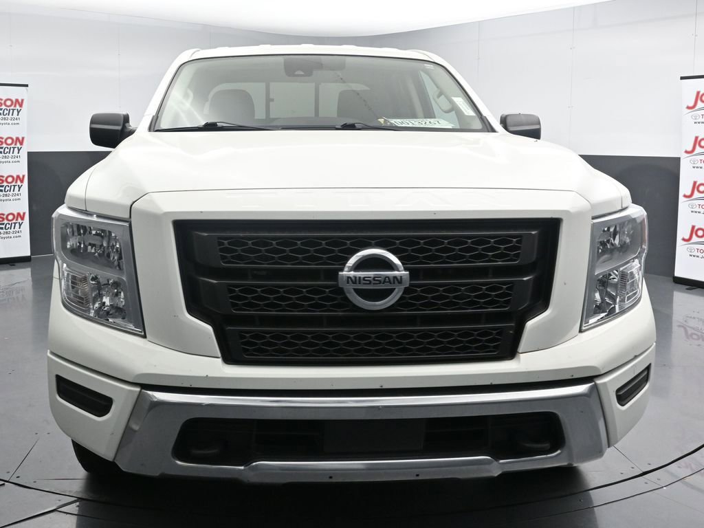 Used 2022 Nissan Titan SV image 3