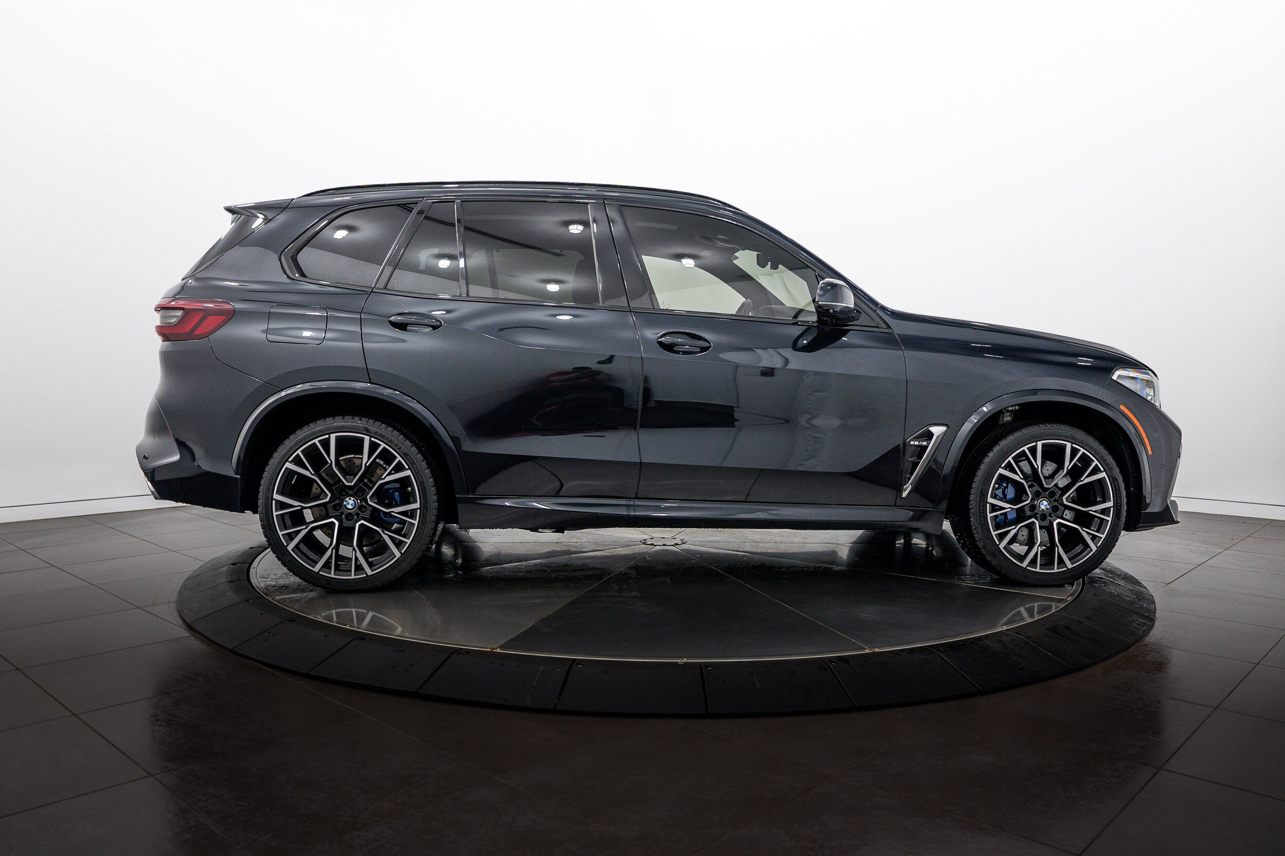 Used 2021 BMW X5 M w/ Executive Package AWD/4WD image 3