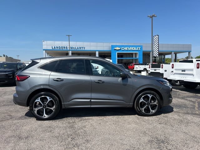 Used 2023 Ford Escape ST-Line Select w/ Tech Pack #2 AWD/4WD image 2
