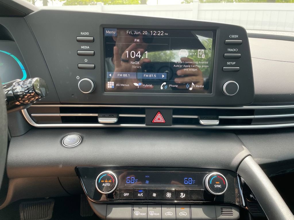 Used 2025 Hyundai Elantra Blue image 46