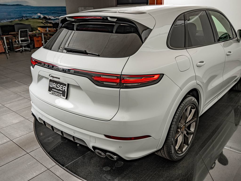 Certified 2023 Porsche Cayenne Platinum Edition image 20