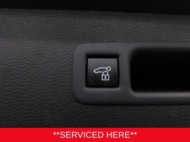 Used 2025 Toyota Sienna XSE image 19