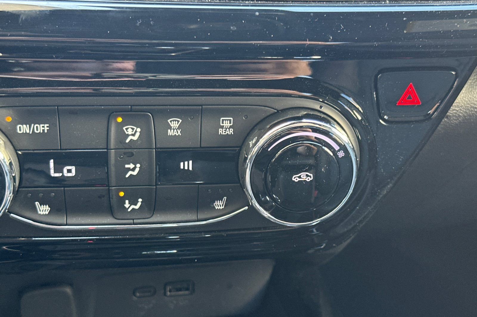 Used 2025 Chevrolet Trax RS w/ Sunroof Package image 29