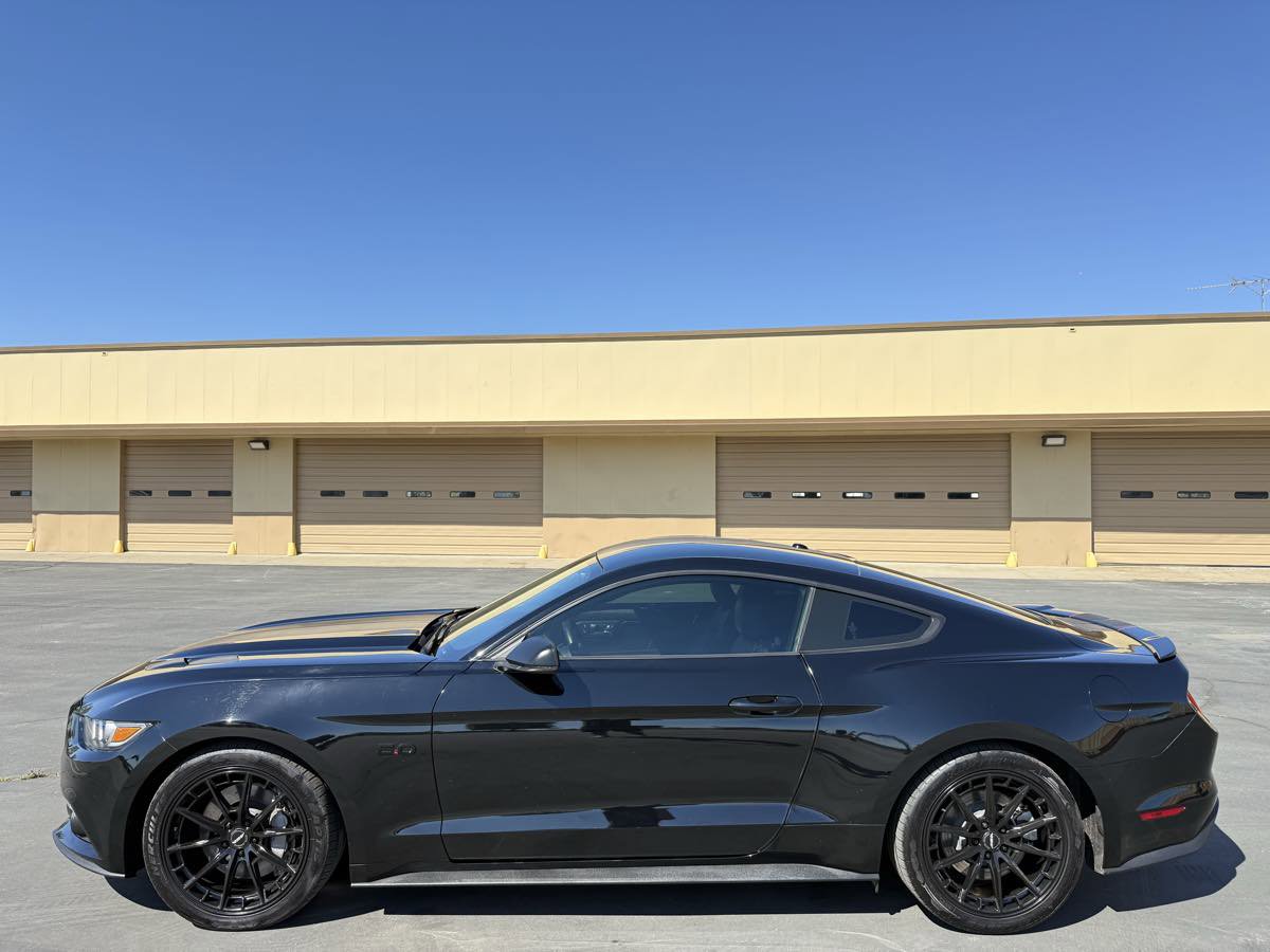 Used 2017 Ford Mustang GT Premium w/ Equipment Group 401A image 4