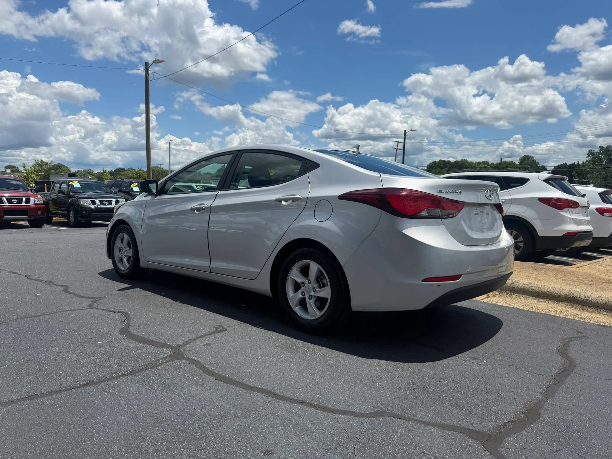 Used 2015 Hyundai Elantra SE FWD image 5