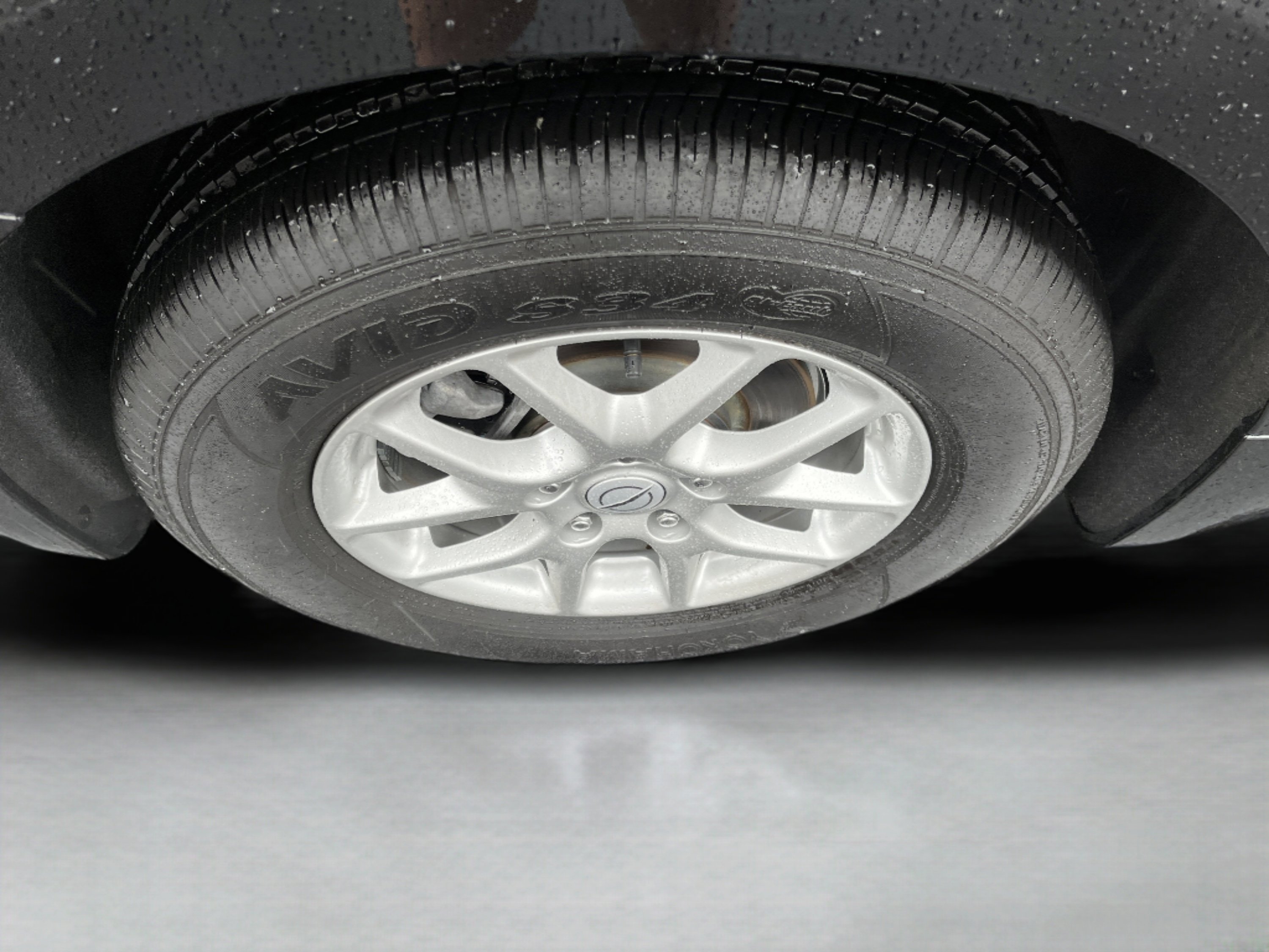 Used 2025 Chrysler Voyager LX image 9