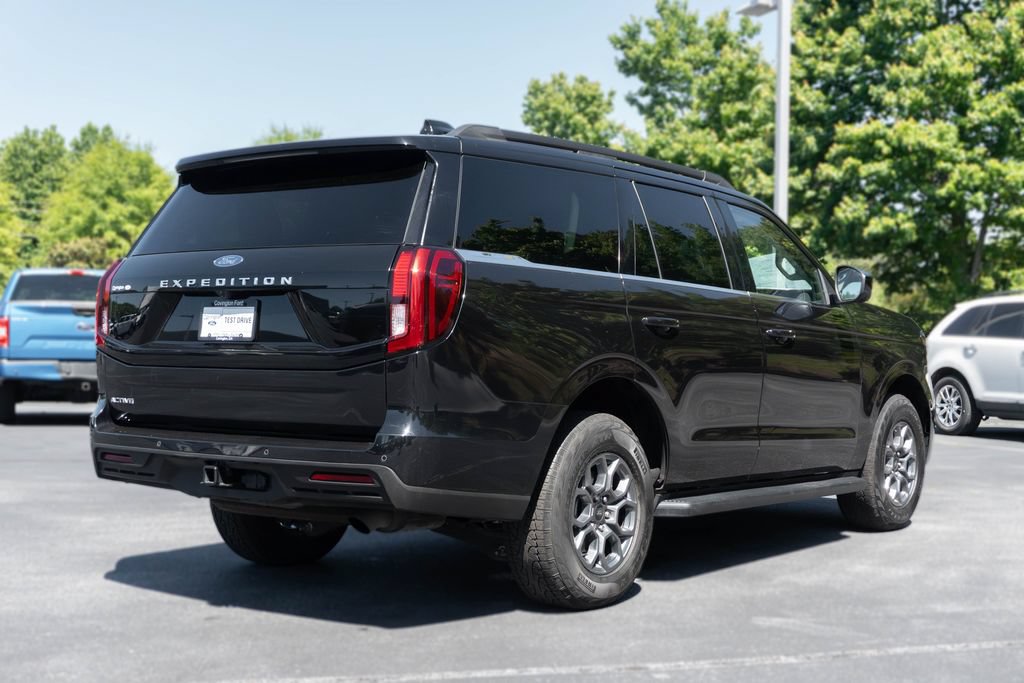 Used 2025 Ford Expedition Active RWD image 12