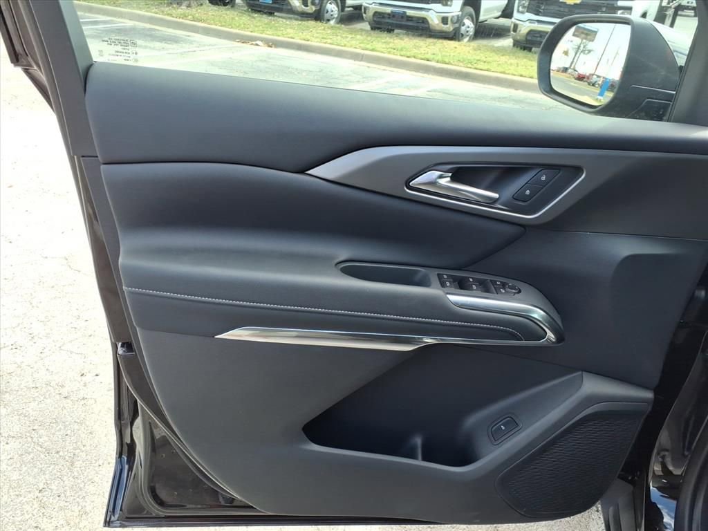 New 2026 Chevrolet Traverse LT w/ Driver Confidence Package image 11