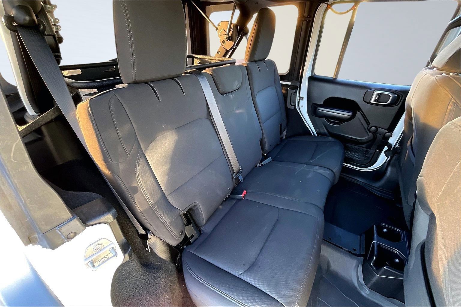 Used 2018 Jeep Wrangler Unlimited Sport image 28