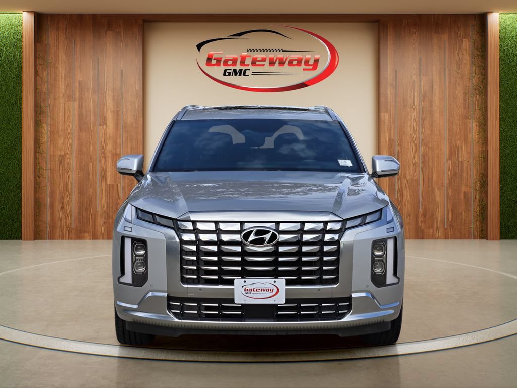 Used 2023 Hyundai Palisade Calligraphy FWD image 2