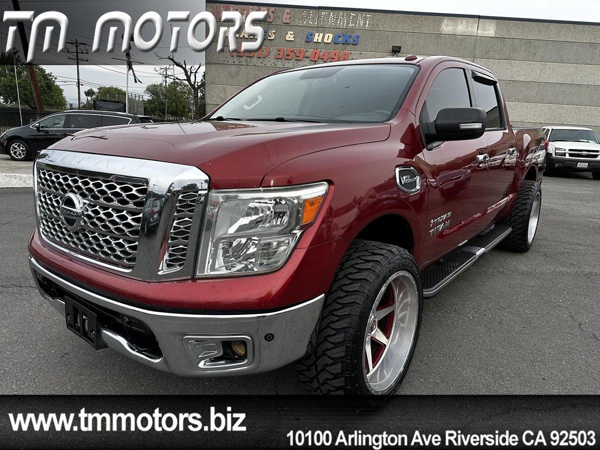 Used 2017 Nissan Titan SV image 1