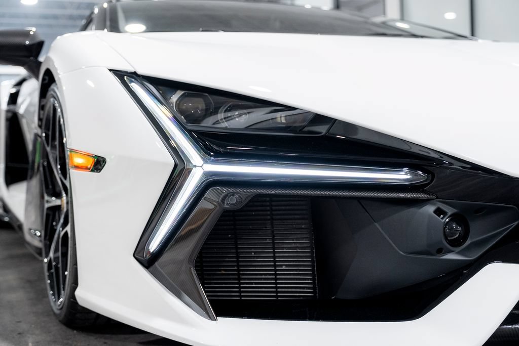Used 2025 Lamborghini Revuelto AWD/4WD image 15