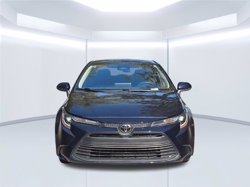Used 2025 Toyota Corolla LE FWD image 11
