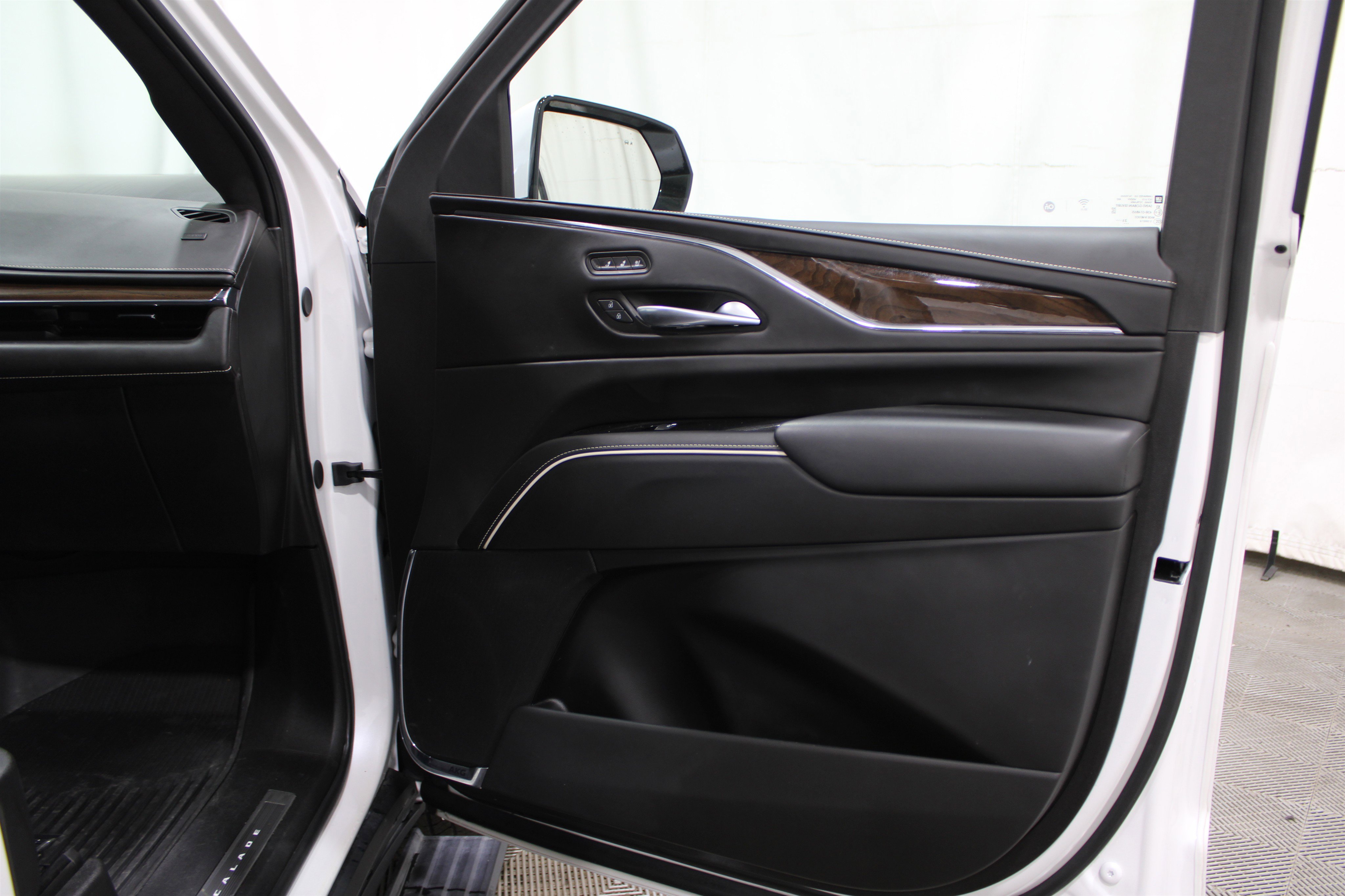 Certified 2024 Cadillac Escalade ESV Sport Platinum image 37