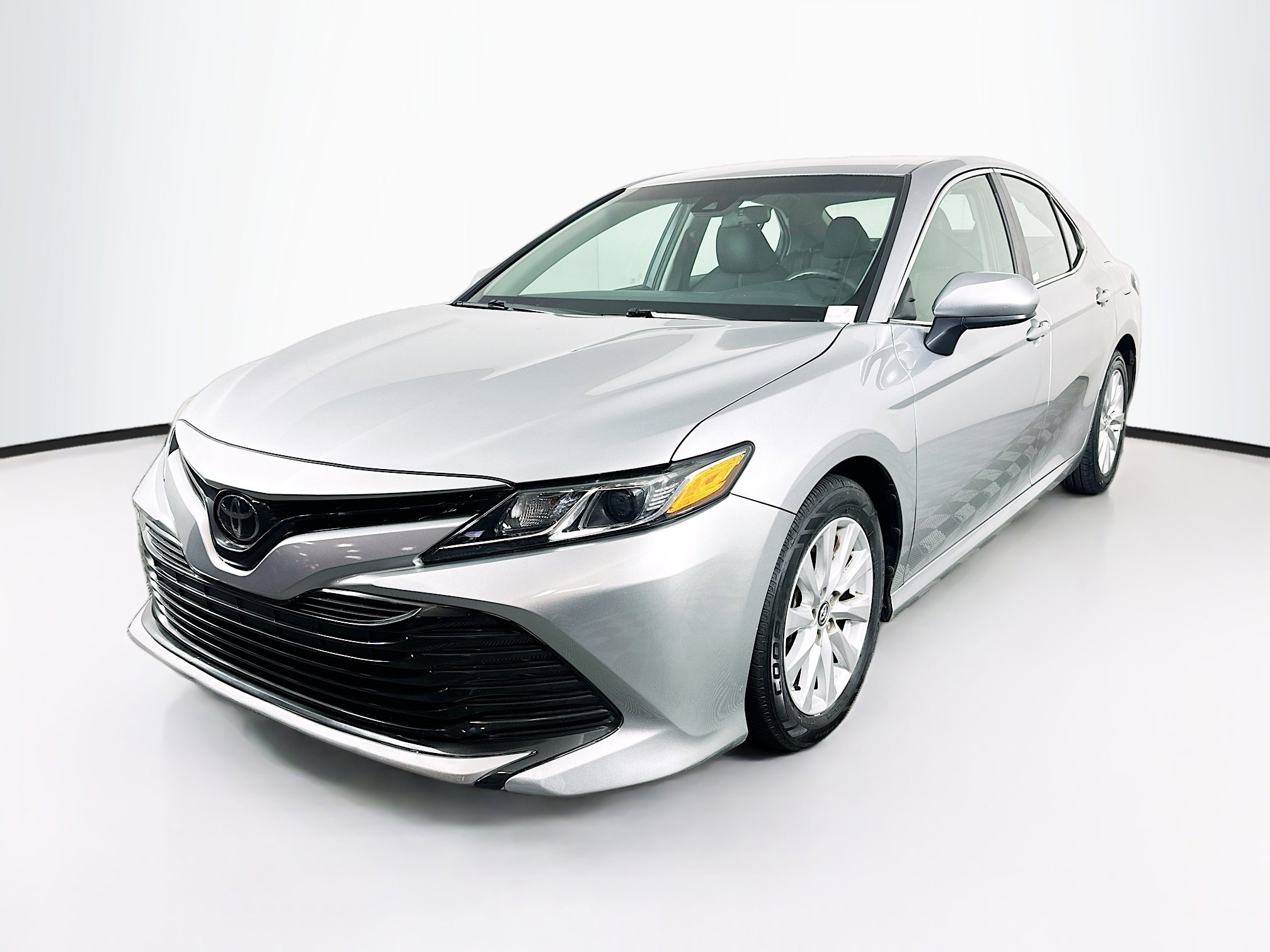 Used 2018 Toyota Camry LE FWD image 3