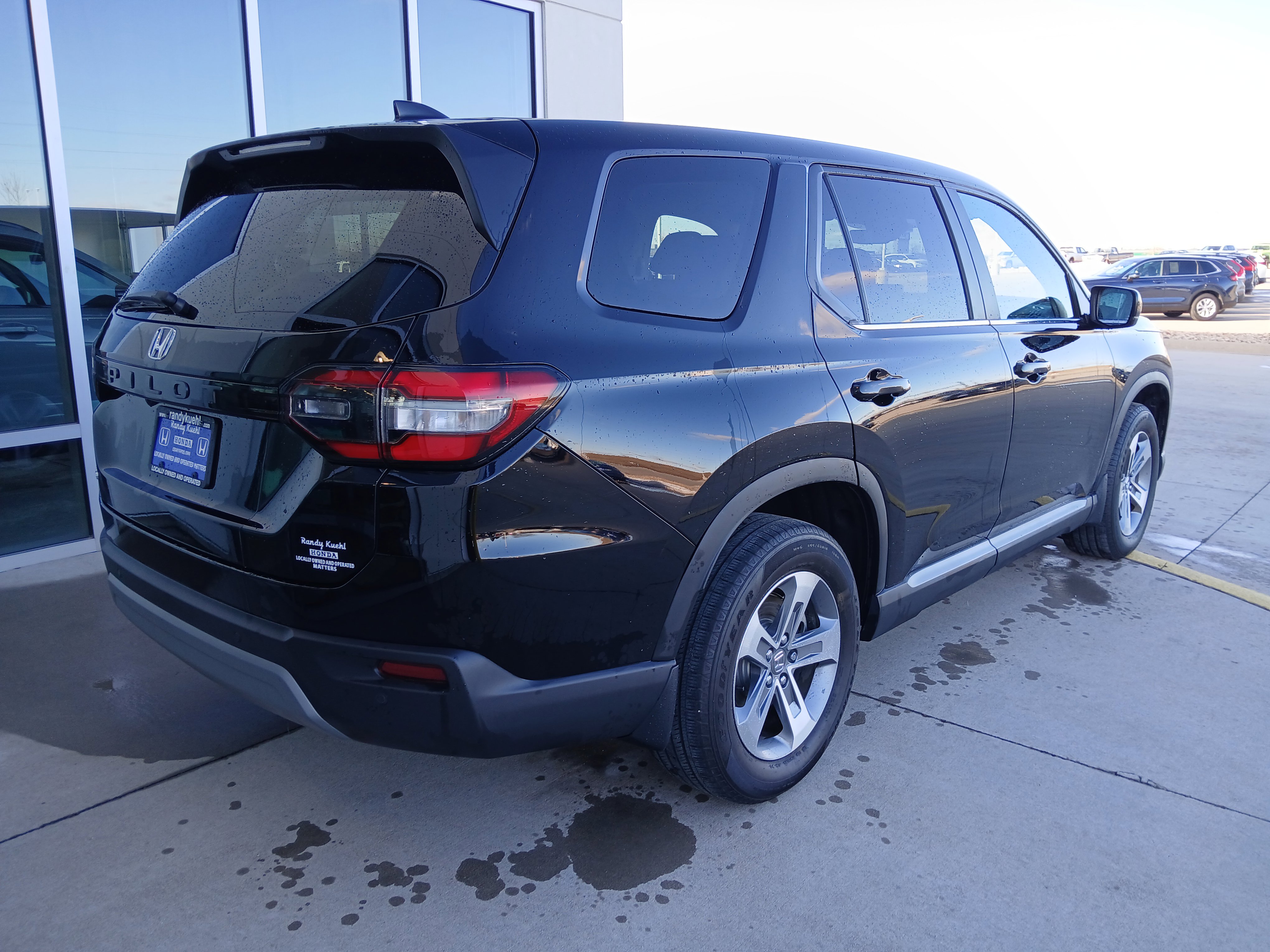 Used 2025 Honda Pilot EX-L image 6