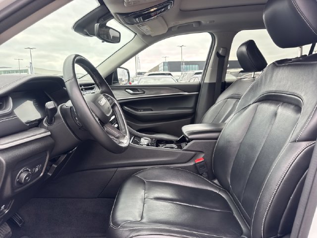 Used 2022 Jeep Grand Cherokee L Limited AWD/4WD image 16