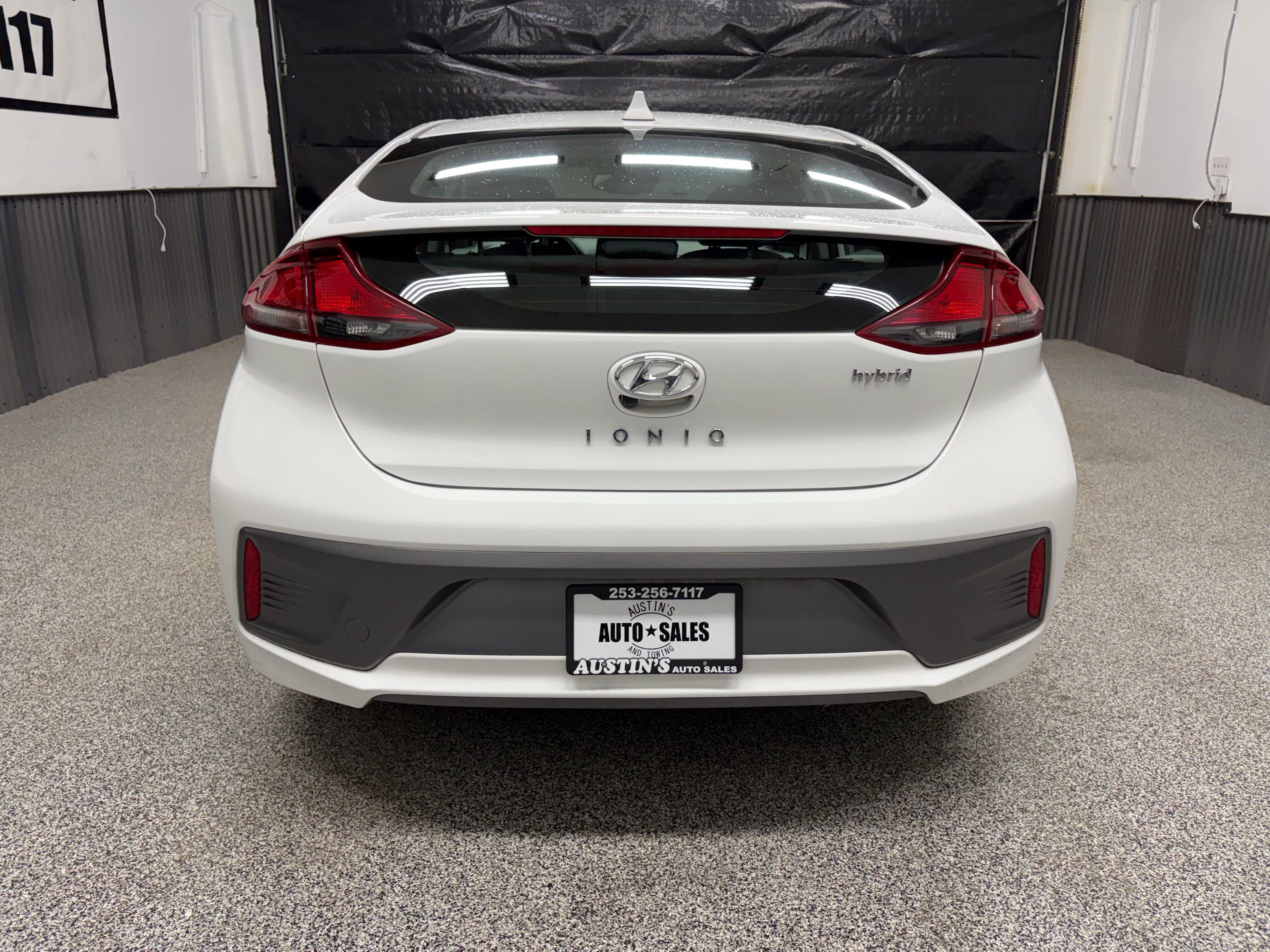 Used 2020 Hyundai Ioniq SE image 4